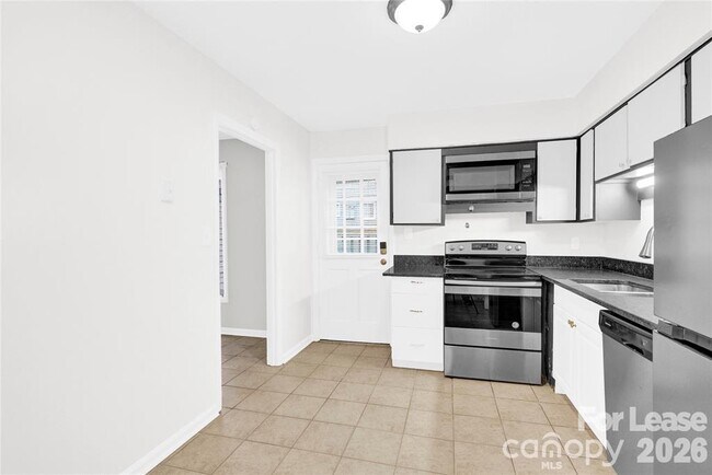 Building Photo - 1921 Mereview Ct