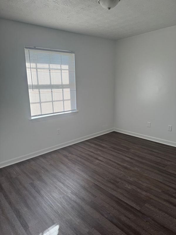 Building Photo - 3210 Brookside Dr NW