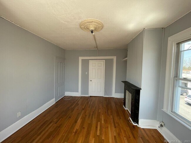 Building Photo - 358 Grand St