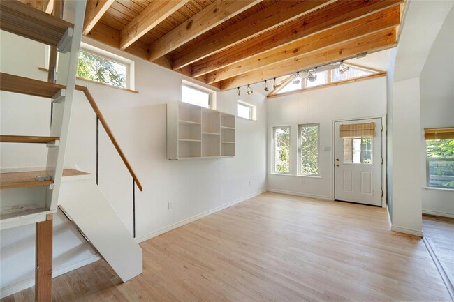 Building Photo - 3700 1/2 Kerbey Ln