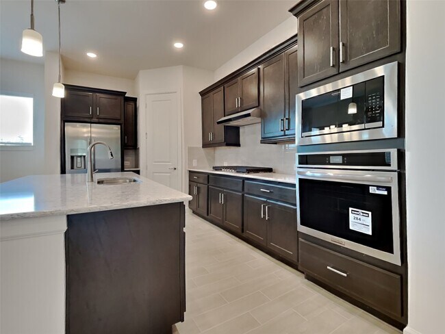 Building Photo - 15170 London Gavroche Ln