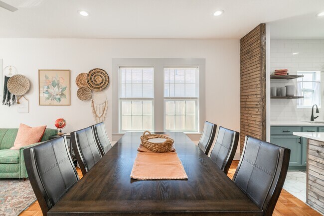 Building Photo - 475 E French Pl