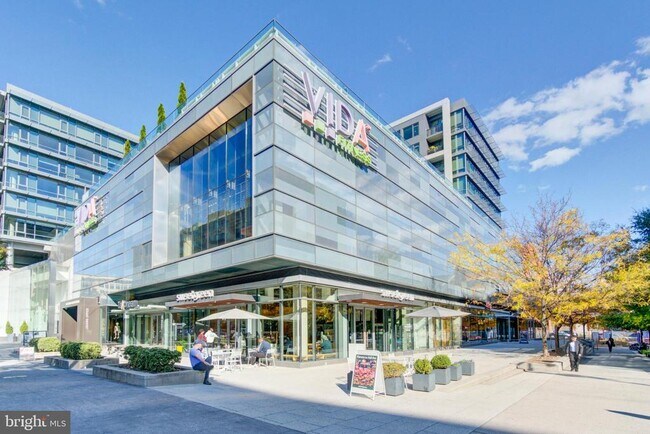 Building Photo - 1300 4th St SE