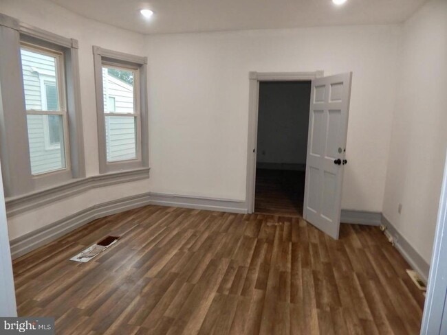 Building Photo - 33 High St