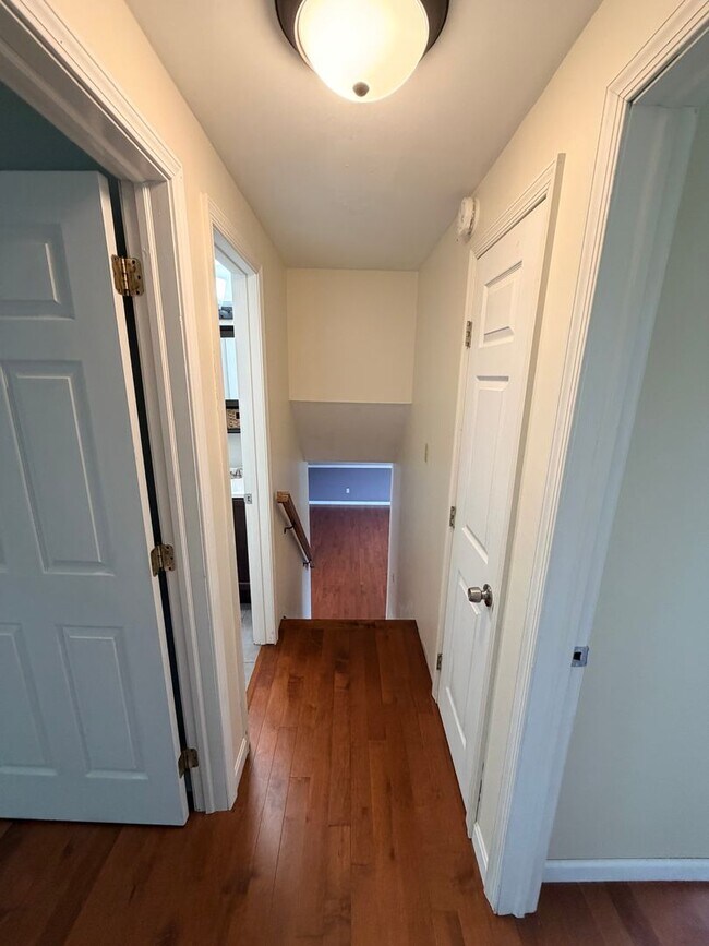 Building Photo - Spacious 4 Bedroom Split-Level Home in Clay, NY