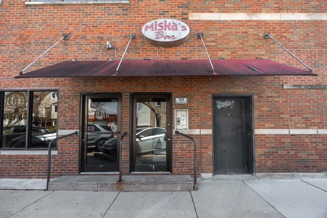Building Photo - 3205 N Leavitt St