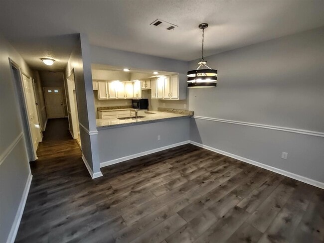 Building Photo - 3905 Glencoe Dr