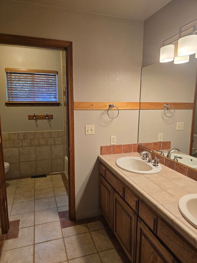 Building Photo - Spacious 5 Bedroom Home With Valley Views In SW Reno!
