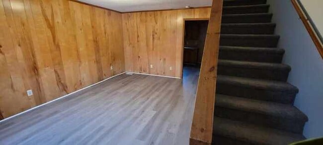 Building Photo - Townhome