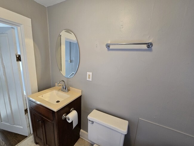 Building Photo - 214 2nd St SW