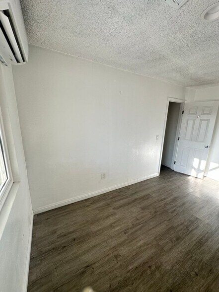 Building Photo - 9490 Elm Ave