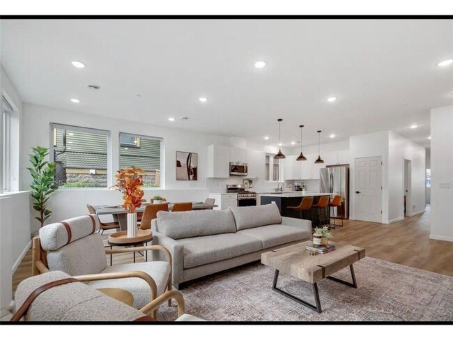 Building Photo - 3310 Lyndale Ave S