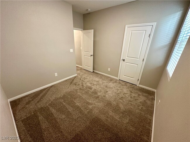 Building Photo - 6948 Wildhorse Crk St