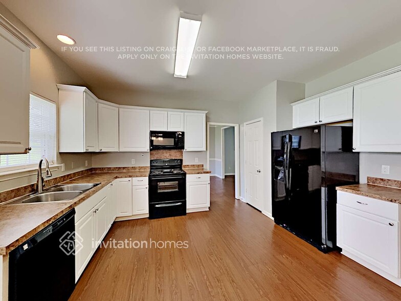 Building Photo - 1506 Peachcroft Rd