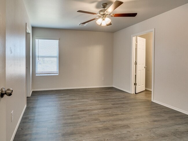 Building Photo - *NOW PRELEASING* Four Bedroom | Two and a Half Bath Duplex in Redstone Ranch with Full Service La...