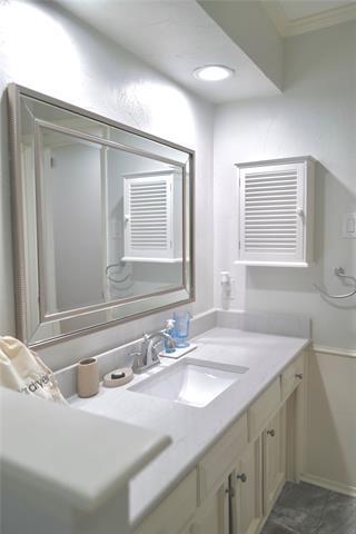 Building Photo - 3000 Townbluff Dr