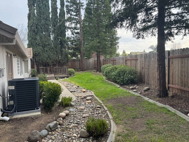 Building Photo - Beautiful Single Story Folsom home