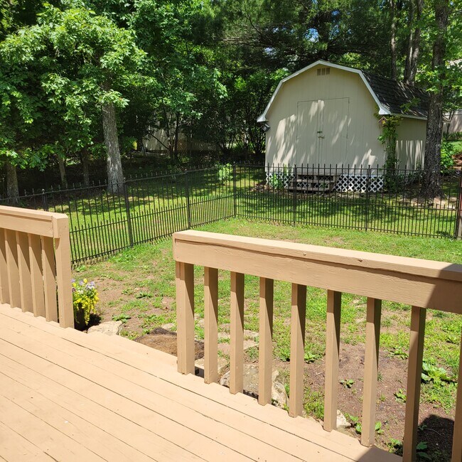 Building Photo - 110 Hilton Ln