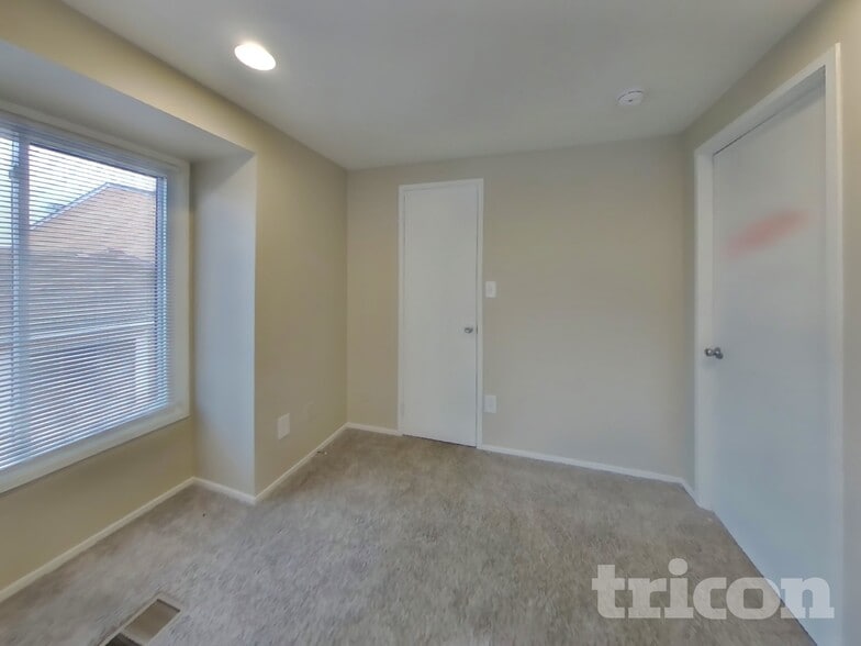 Building Photo - 9616 Brassie Way