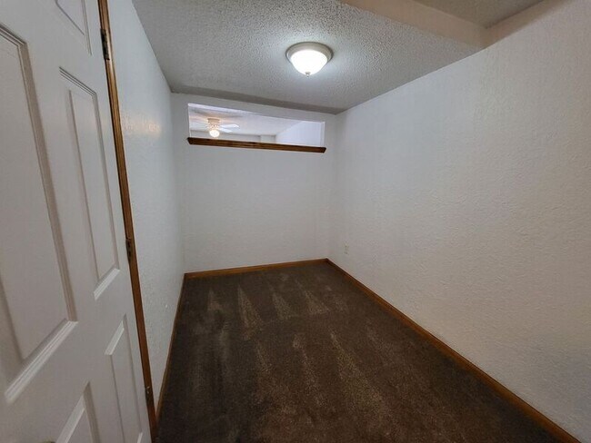 Building Photo - 1405 Neil Ln