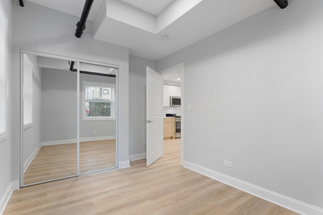 Building Photo - 7381 N Damen Ave