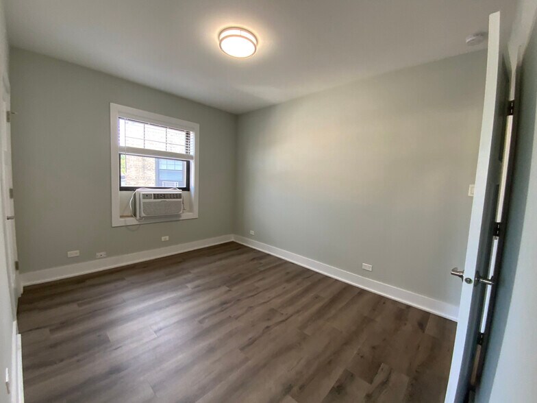 Building Photo - 725 Saint Johns Ave