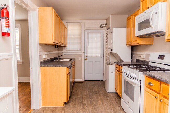 Building Photo - 3413 Stuart Ave