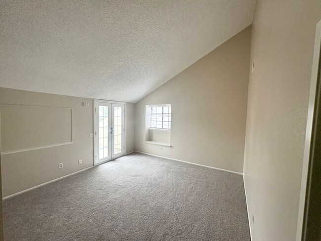 Building Photo - Beautiful Upland Townhome for Lease