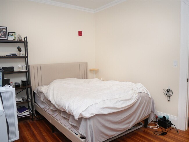 Building Photo - 10 Beals St