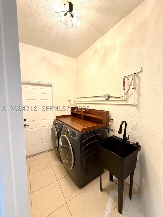 Building Photo - 14044 SW 54th St