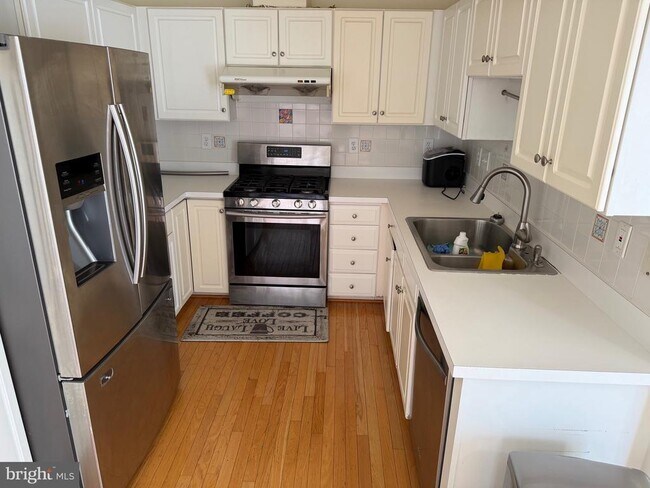 Building Photo - 1835 Staley Manor Dr