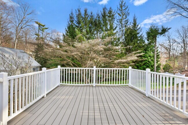 Building Photo - 53 Midbrook Ln