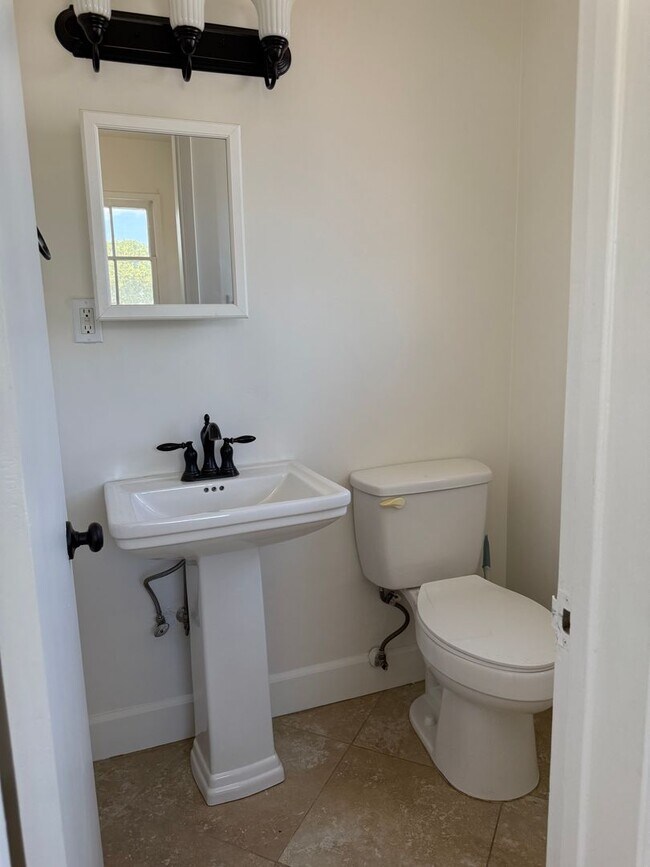 Building Photo - Newly Renovated Single-Family Home in Sun ...