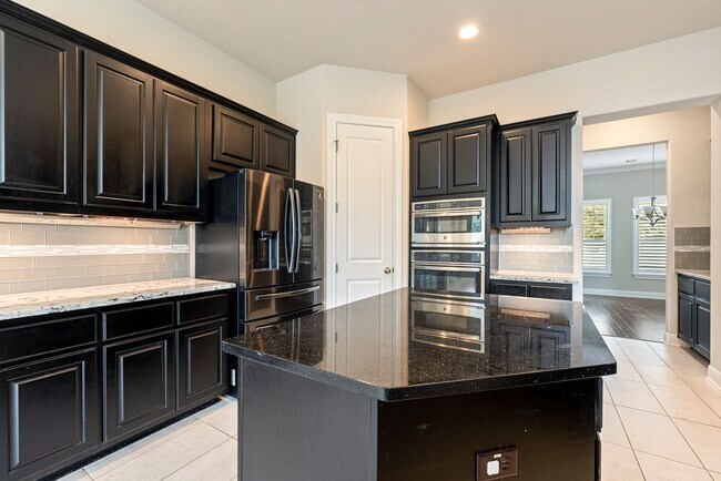 Building Photo - Luxurious 4 bedrooms 3 bathrooms home in L...