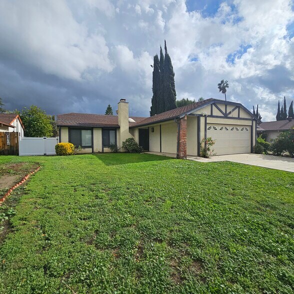 Front Yard - 8638 Collett Ave