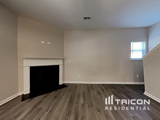 Building Photo - 3650 Lebella Ln