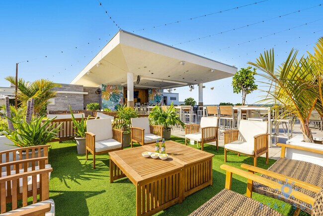 Building Photo - 777 N Ocean Dr