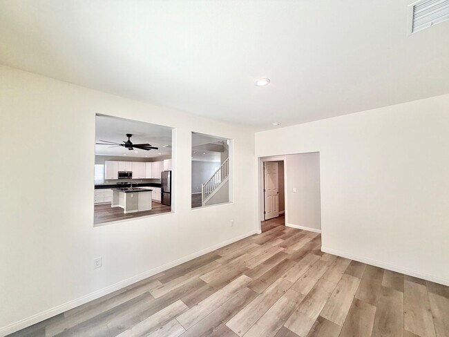 Building Photo - 24850 Sunset Vista Ave