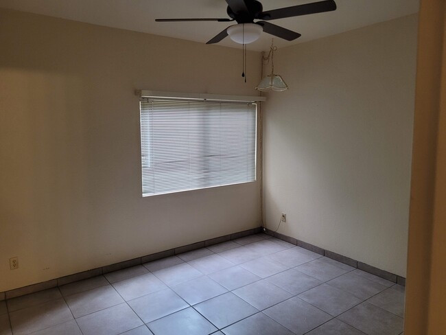 Ceiling fan in bedroom - 5750 N Camino Esplendora