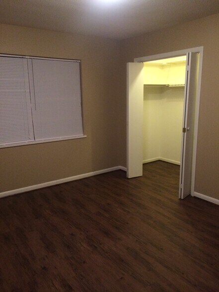 Building Photo - 221 Mitchell St