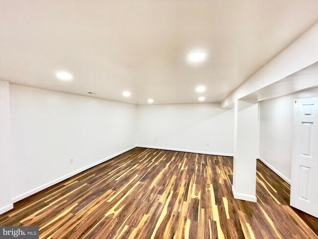 Building Photo - 1402 Mullins St