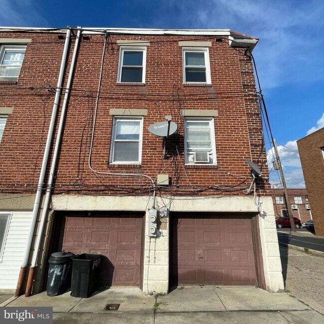 Building Photo - 1430 Greeby St