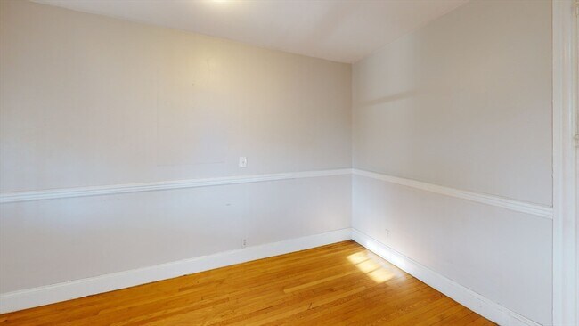 Building Photo - 35 Hewins St