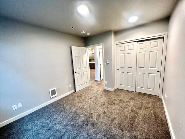 Building Photo - 2330 Yakima Ct