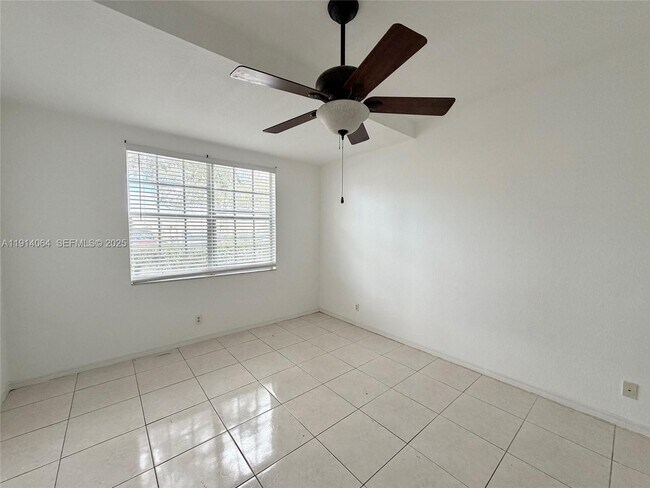 Building Photo - 9133 Pershore Pl