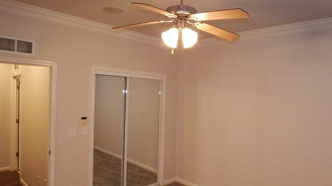 Building Photo - 3658 Vermont Ln