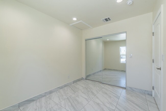 Building Photo - 1702 N Lima St