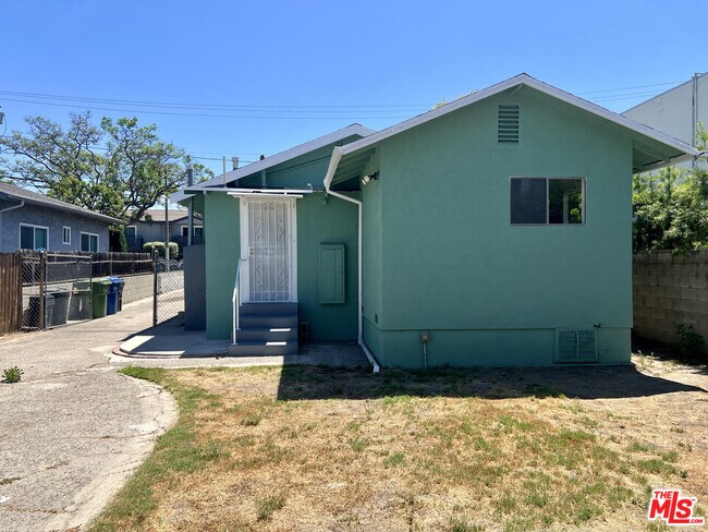 Building Photo - 4316 Perlita Ave