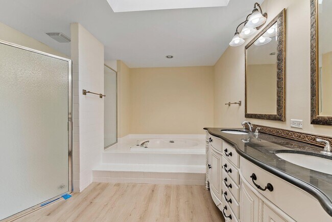 Building Photo - 118 Knoll Way