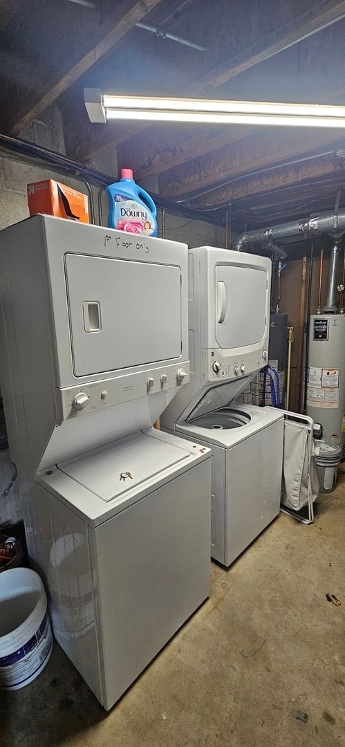 Building Photo - 2444 W Homer St